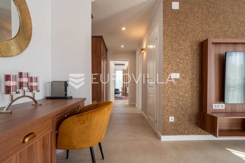 House For sale -  Nin