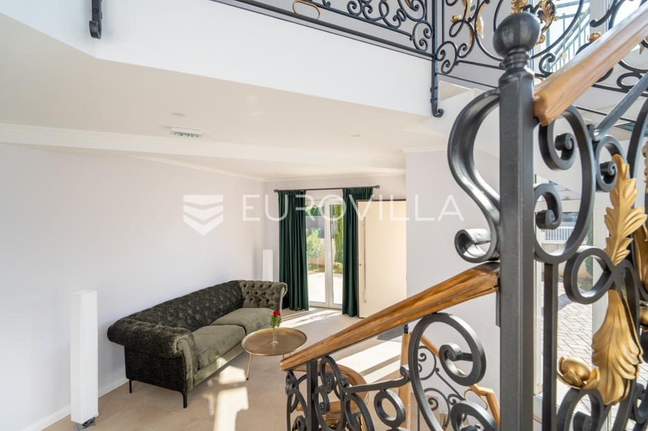 House For sale -  Nin