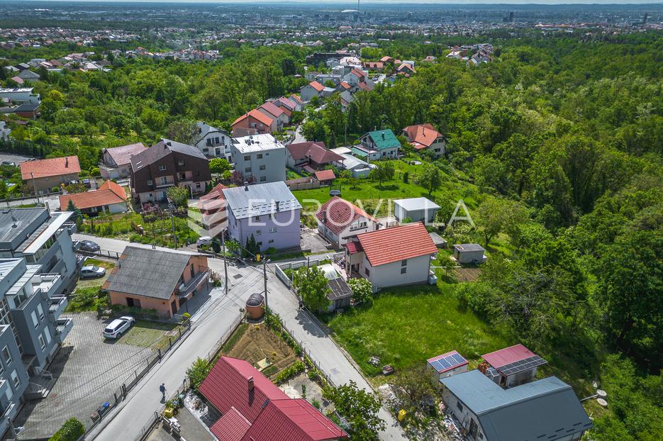 Działka Na sprzedaż -  Maksimir