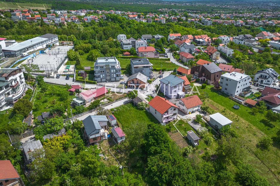 Działka Na sprzedaż -  Maksimir