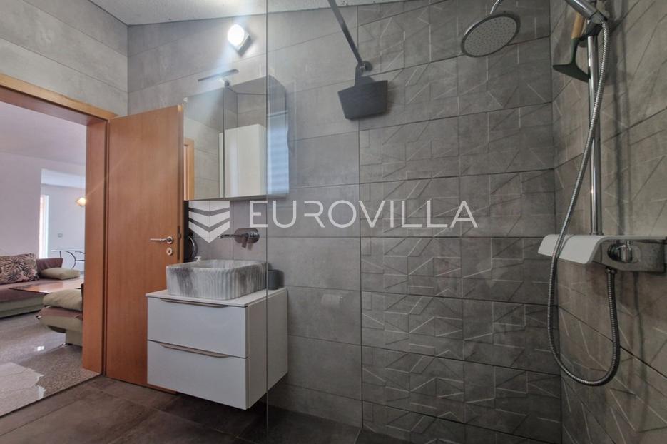 House For sale -  Vir