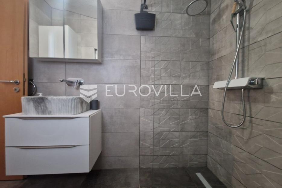 House For sale -  Vir