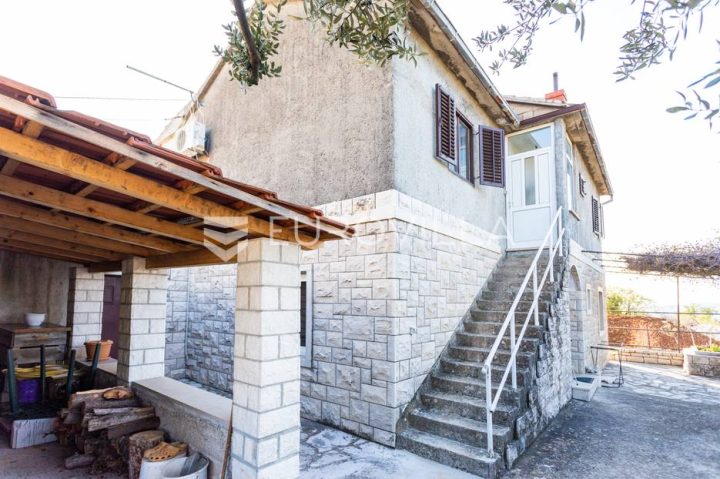 Dům na prodej 180 m² – Nerežišća
