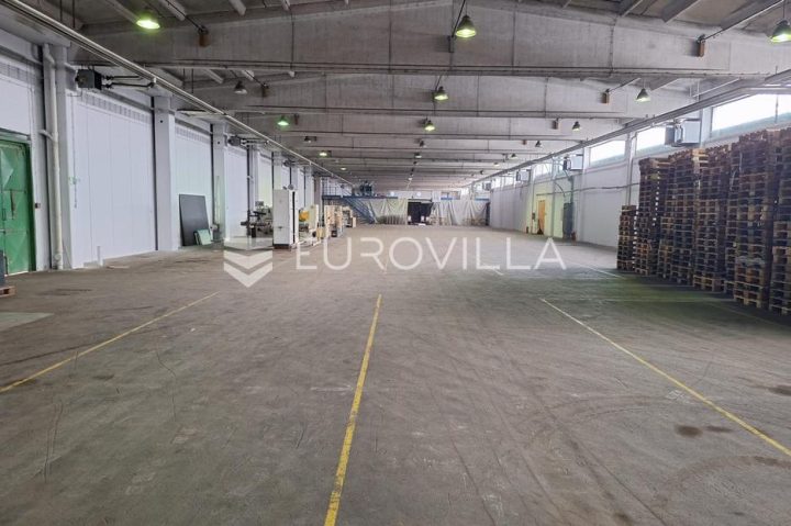 Poslovni prostori na predaj 6600 m² – Ilovac