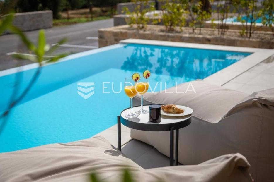 House For sale -  Tkon