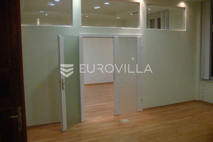 Poslovni prostor na prodaju 234 m² – Donji Grad