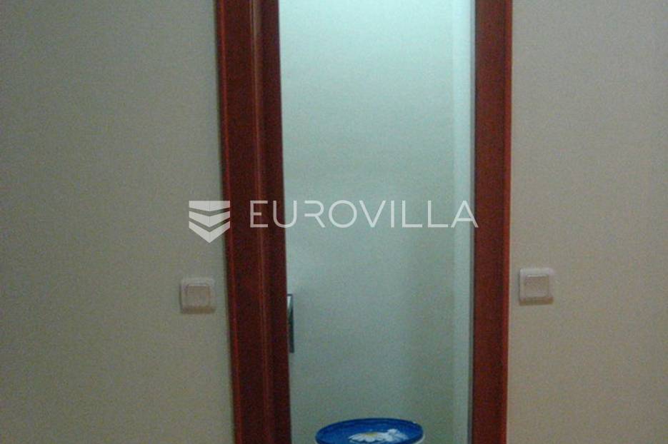 Poslovni prostor Na prodaju -  Donji Grad