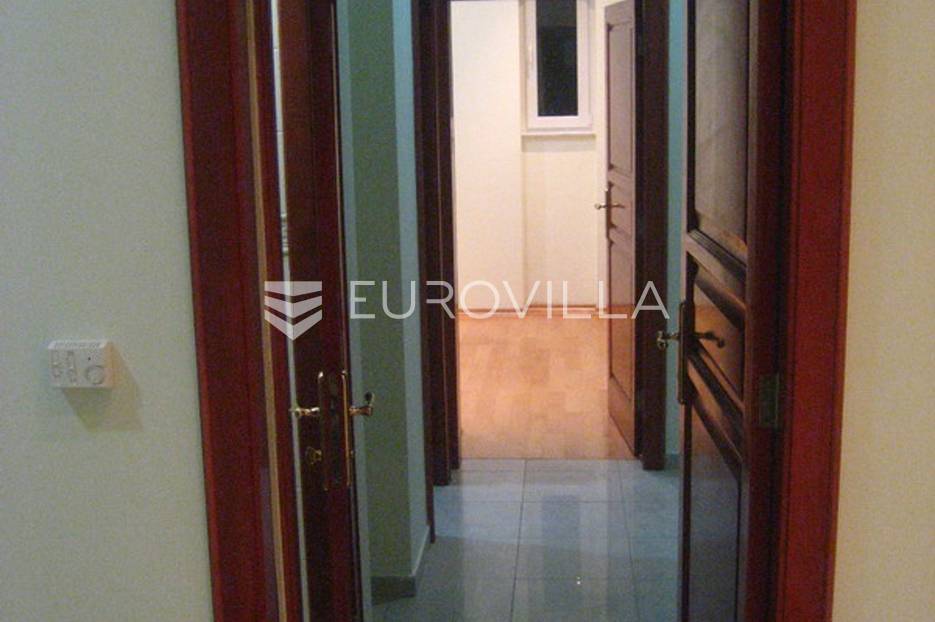 Poslovni prostor Na prodaju -  Donji Grad