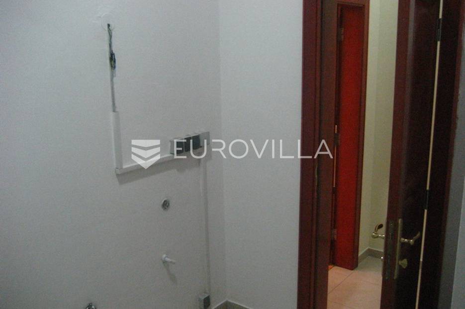 Poslovni prostor Na prodaju -  Donji Grad