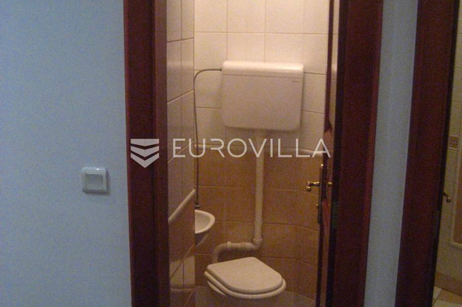 Poslovni prostor Na prodaju -  Donji Grad
