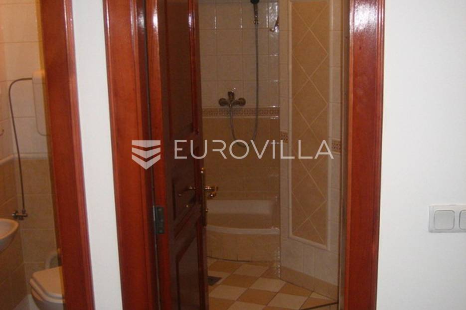 Poslovni prostor Na prodaju -  Donji Grad