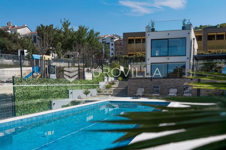 Haus zu verkaufen 334 m² – Paveki