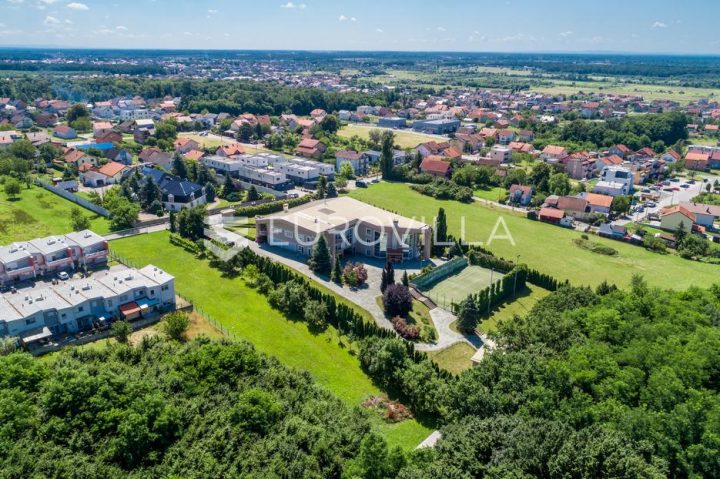 House for sale 2376 m² – Sesvetski Kraljevec
