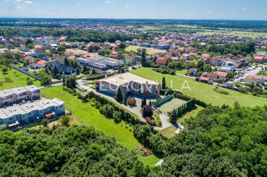 House For sale - Grad Zagreb Sesvete - foto 1/23
