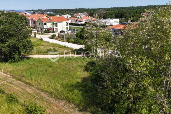 Land for sale 1077 m² – Funtana