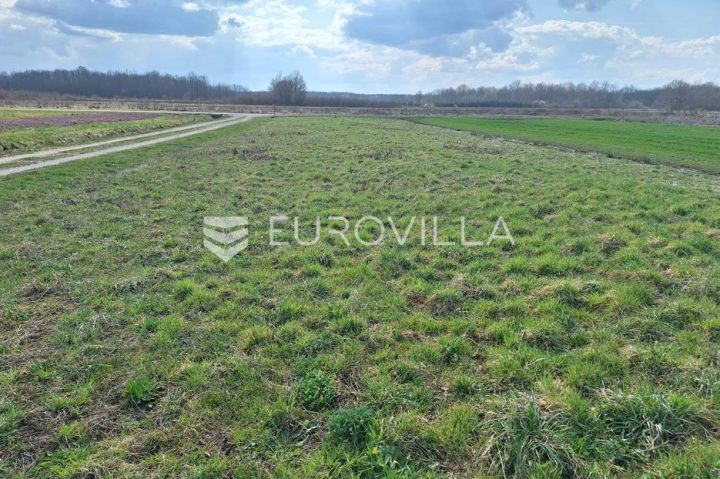 Zemljište na prodaju 1433 m² – Brođani
