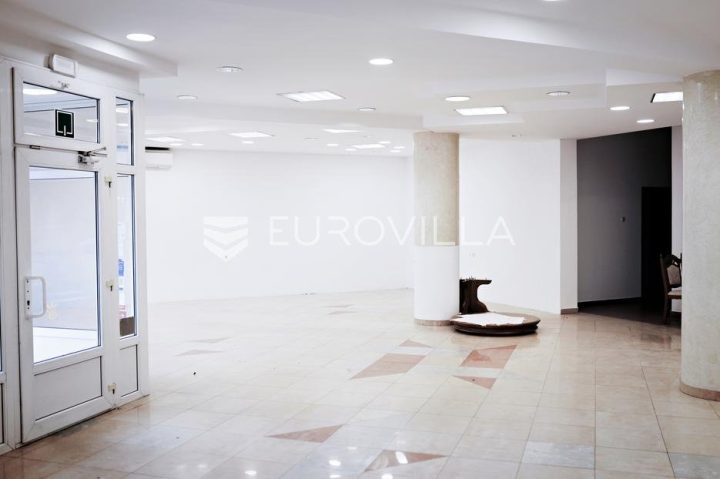 Kuća na prodaju 689 m² – Centar