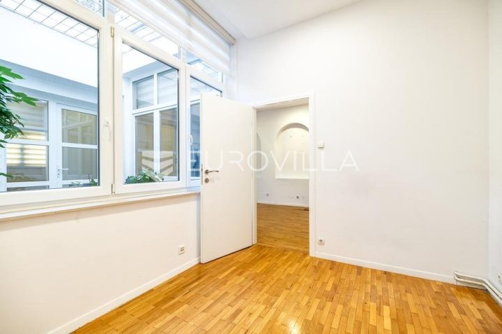 Locaux commerciaux À louer - Grad Zagreb Donji Grad - foto 2/7