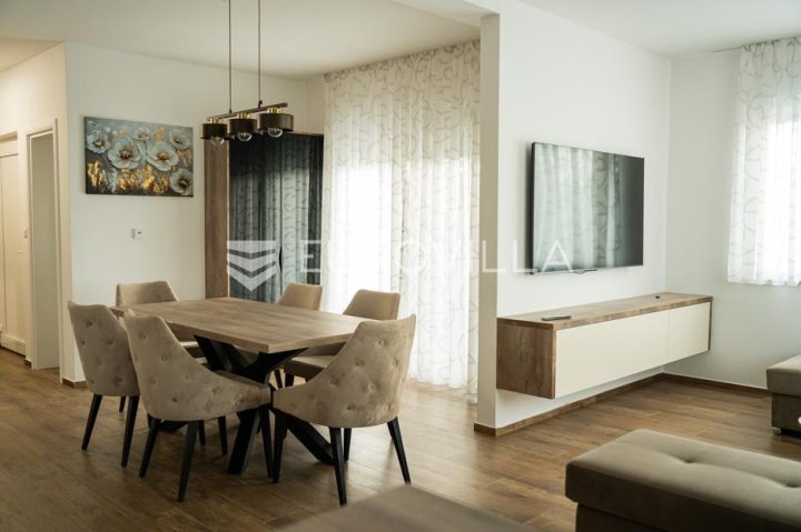Stan na prodaju 102 m² – Mitnica