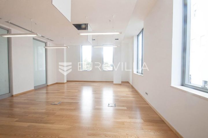 Locaux commerciaux à vendre 173 m² – Trstenik