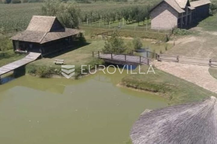 Haus zu verkaufen 15600 m² – Velika Kopanica