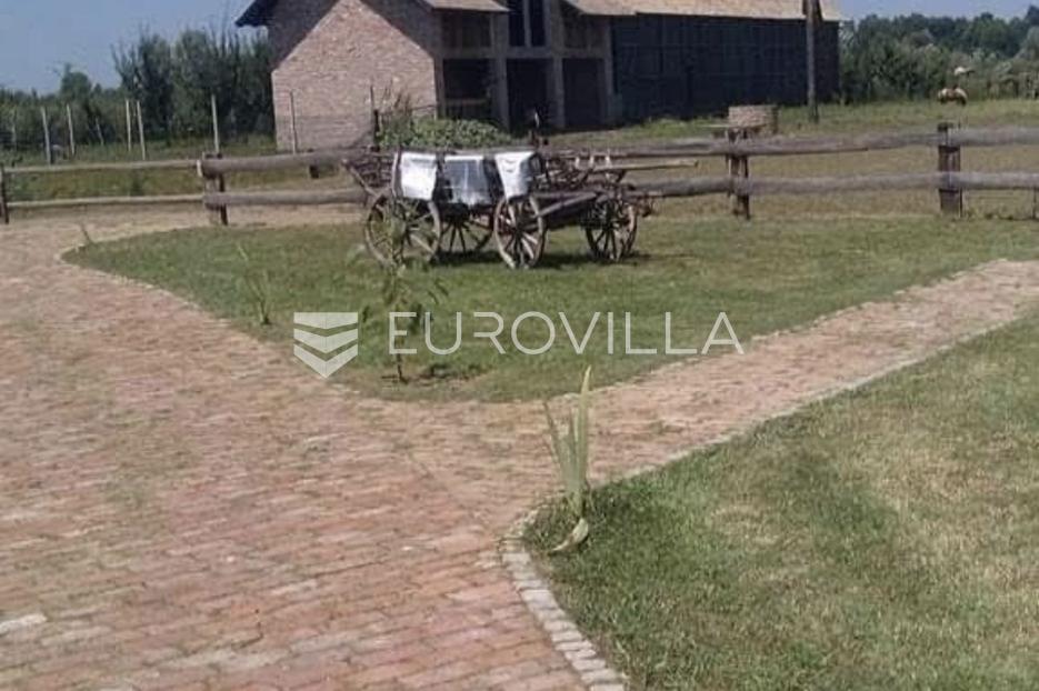 Maison À vendre -  Velika Kopanica