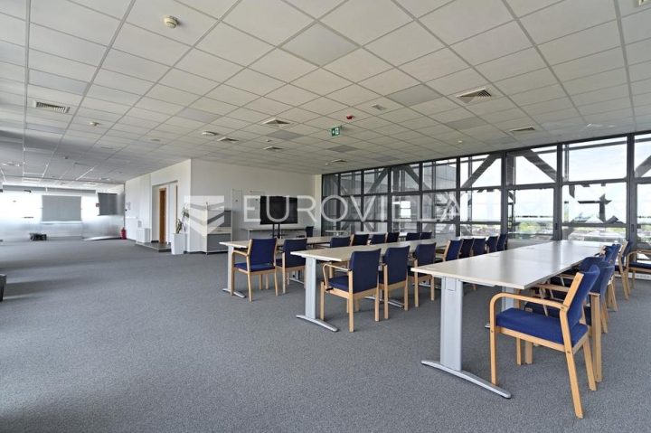 Commerciale in vendita 375 m² – Gornji Grad / Centar