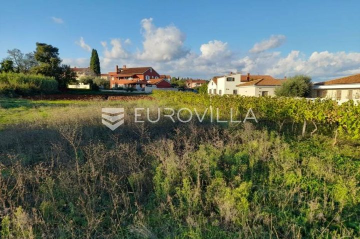 Land for sale 1183 m² – Marčana