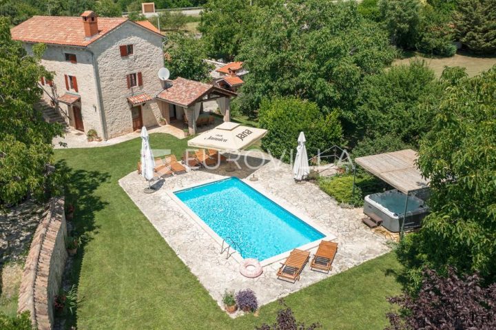 Hiša na predaj 193 m² – Tinjan
