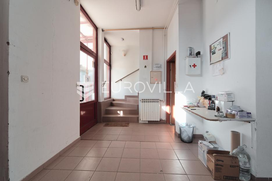 Lokal użytkowy Na sprzedaż -  Osijek