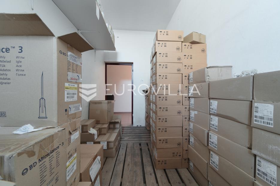 Lokal użytkowy Na sprzedaż -  Osijek