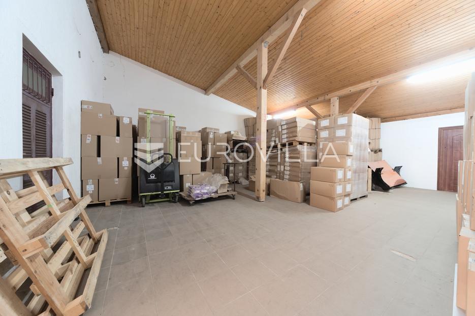 Lokal użytkowy Na sprzedaż -  Osijek