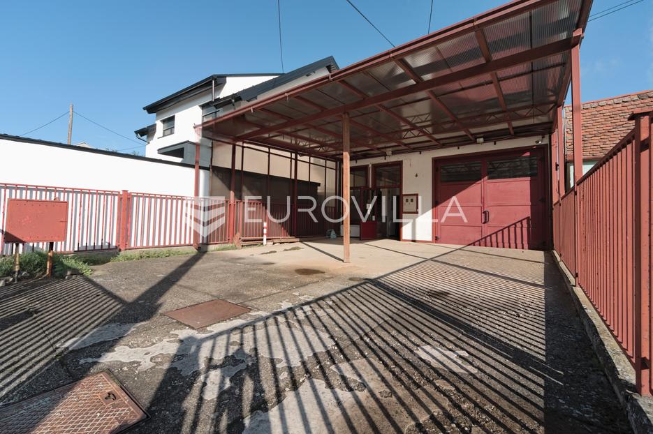 Lokal użytkowy Na sprzedaż -  Osijek
