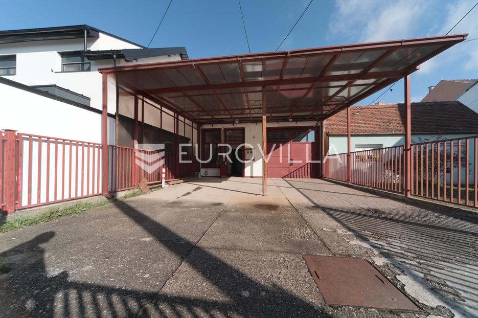 Lokal użytkowy Na sprzedaż -  Osijek