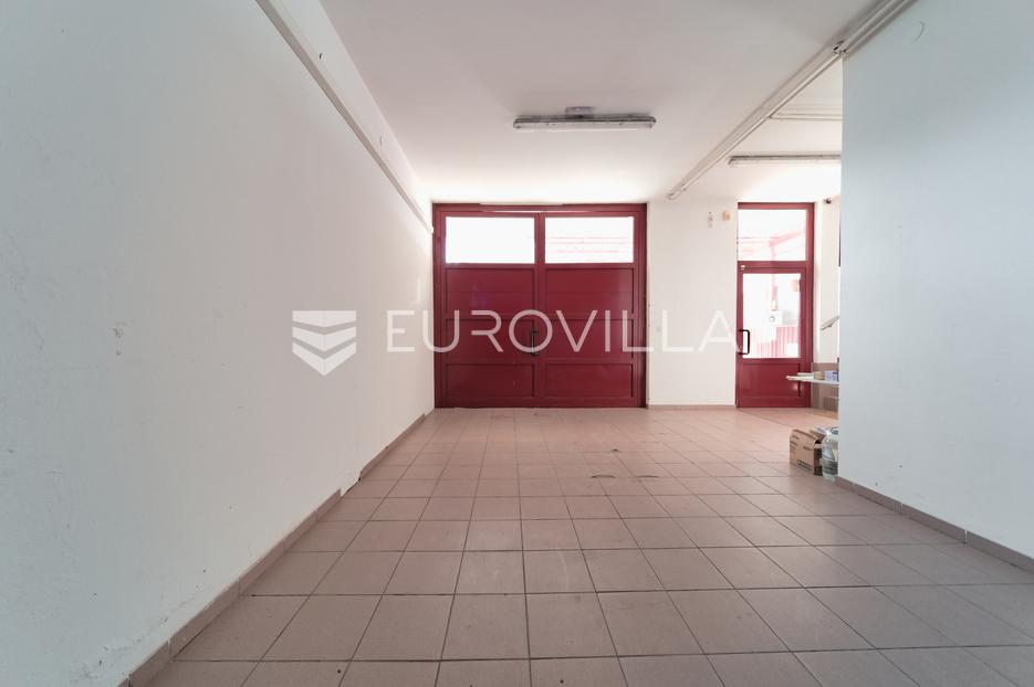 Lokal użytkowy Na sprzedaż -  Osijek