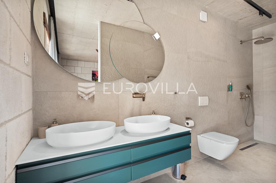 Casa In vendita - Splitsko-dalmatinska Dicmo
