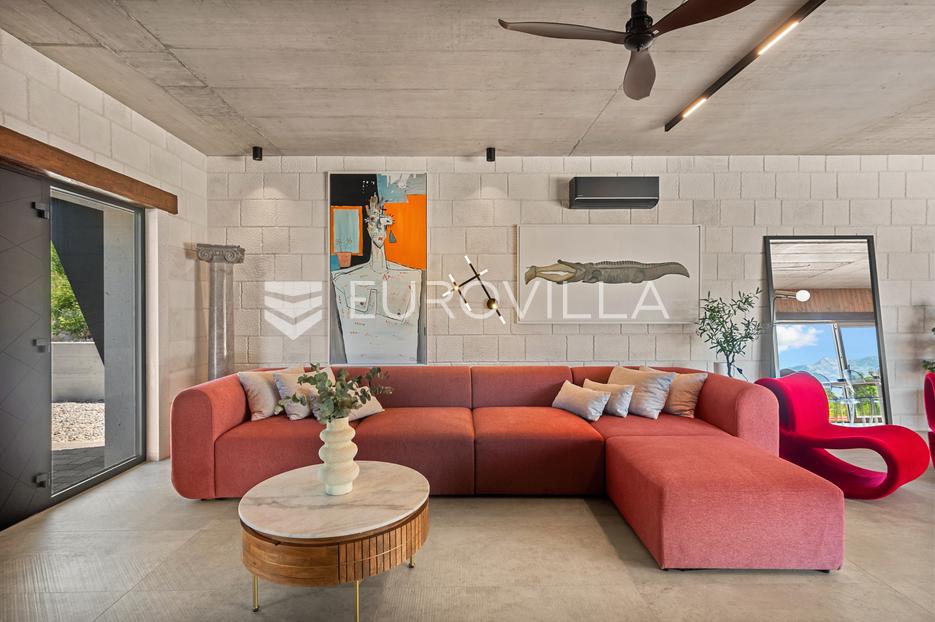 Casa In vendita - Splitsko-dalmatinska Dicmo