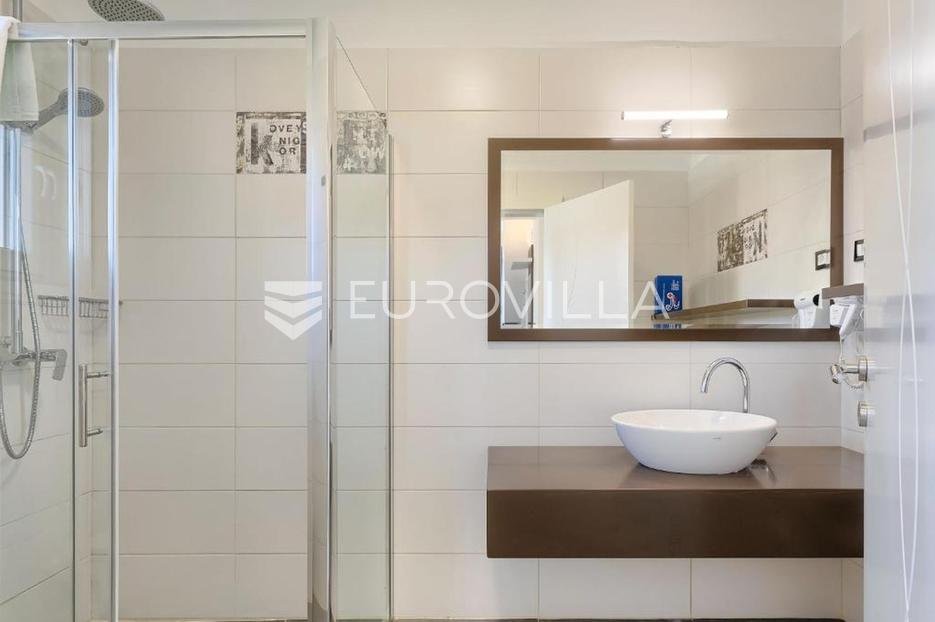 House For sale - Istarska Ližnjan