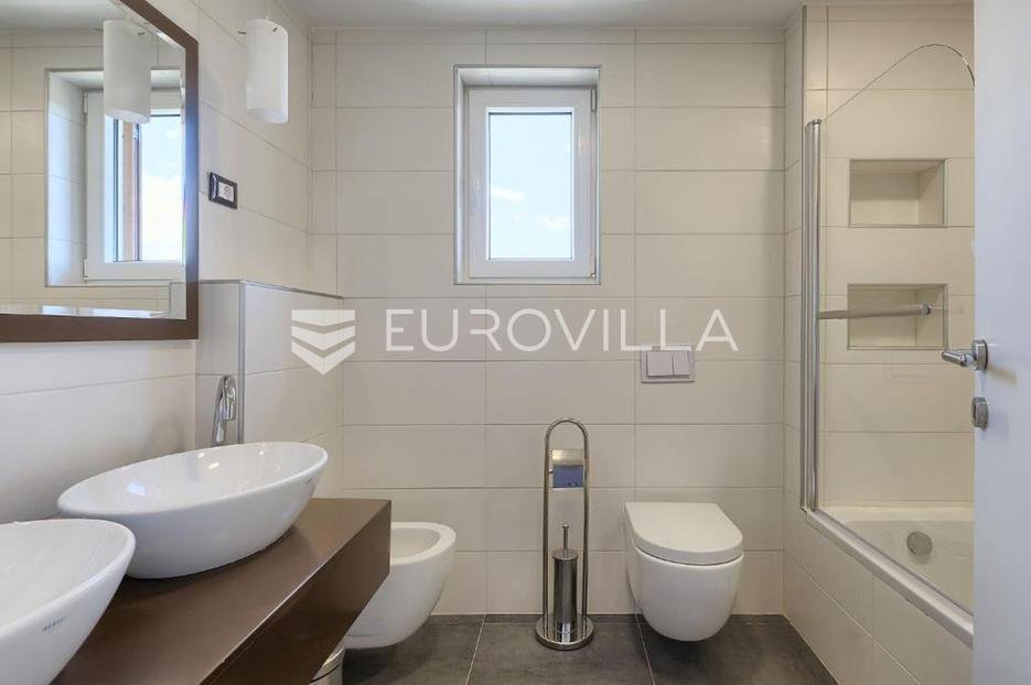 House For sale - Istarska Ližnjan