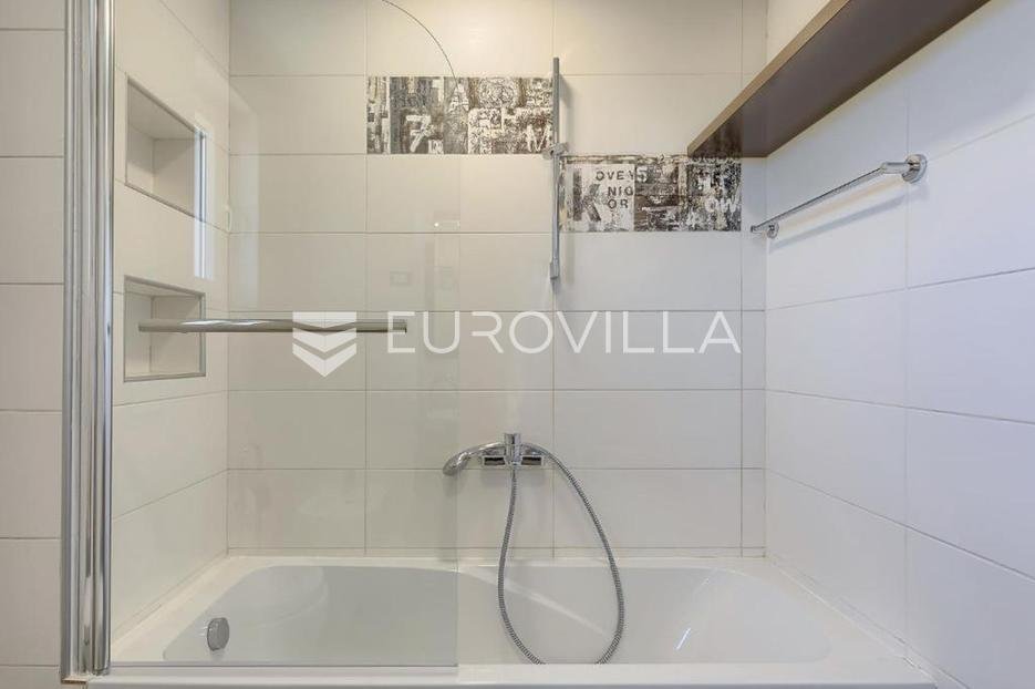 House For sale - Istarska Ližnjan