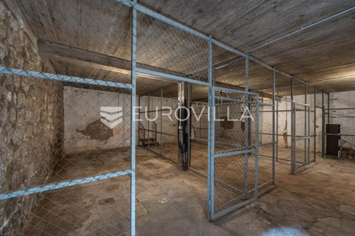 Lokal użytkowy na sprzedaż 99 m² – Stari Grad