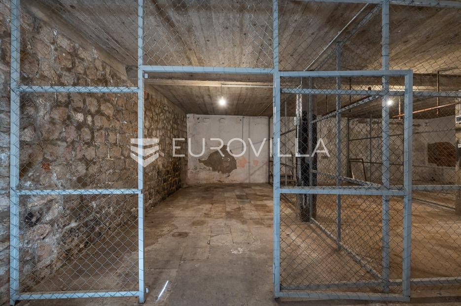 Poslovni prostor Na prodaju -  Dubrovnik