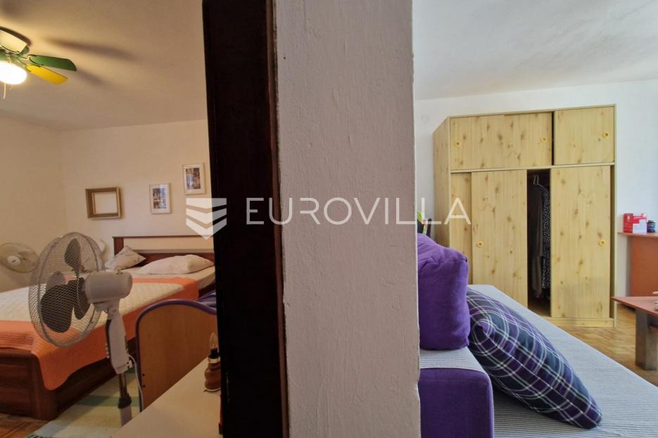 House For sale -  Vir