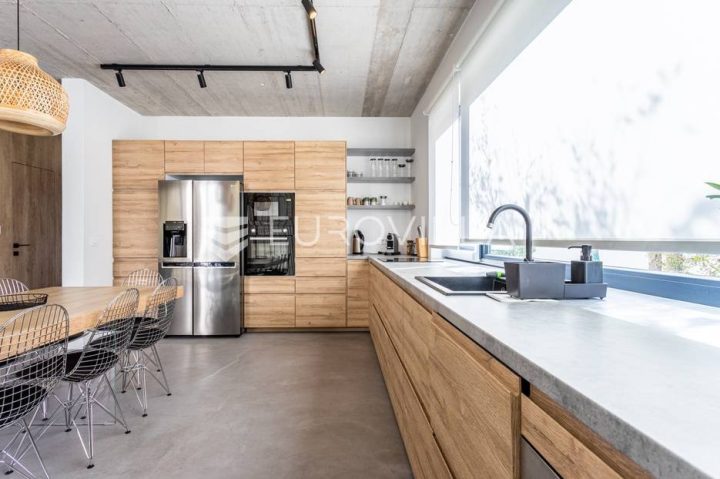 Casa In vendita - Splitsko-dalmatinska Supetar - foto 3/18
