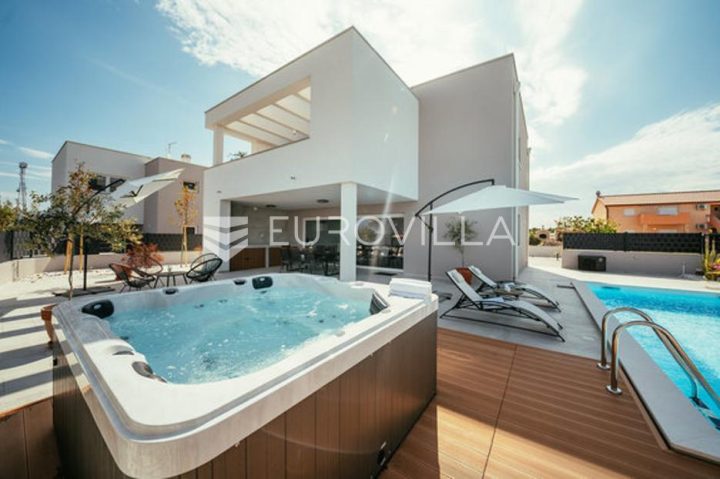 Kuća na prodaju 220 m² – Zaton