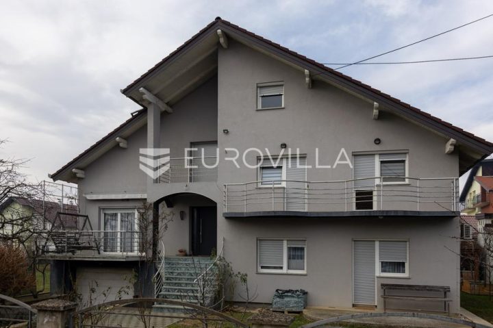Kuća na prodaju 200 m² – Mali Pariz