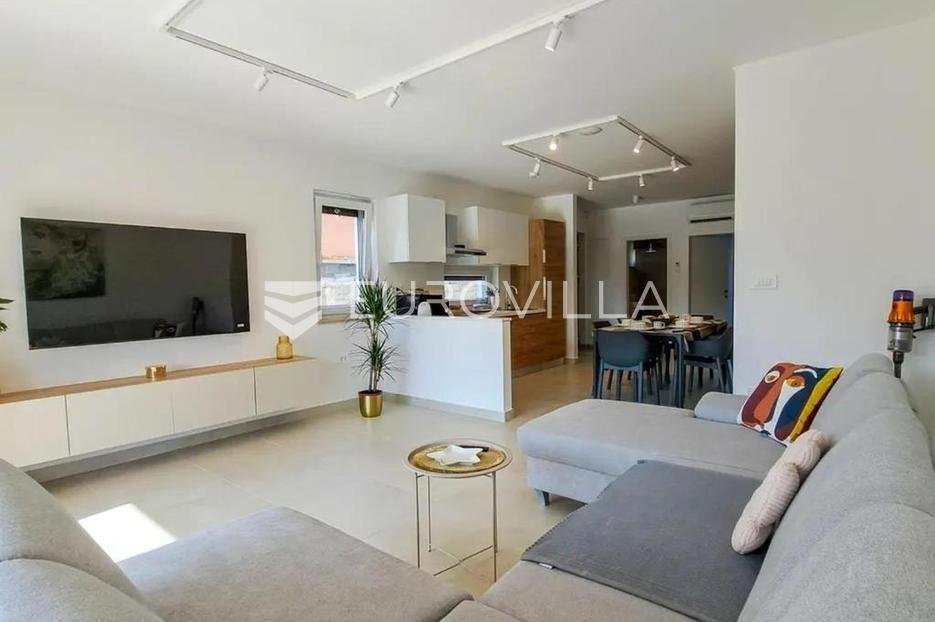 Flat For rent - Istarska Fažana - foto 1/18