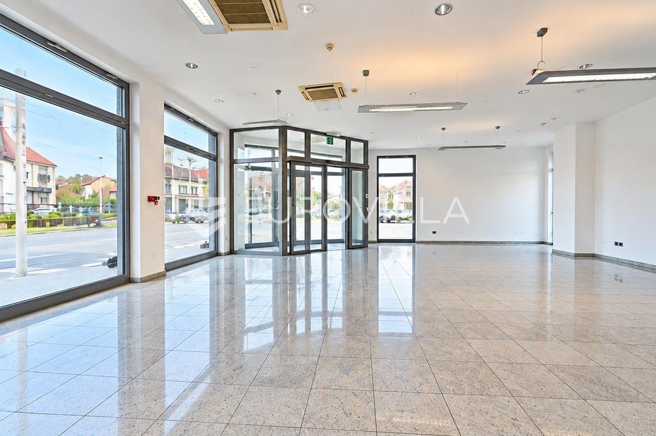 Locaux commerciaux À louer - Osječko-baranjska Osijek