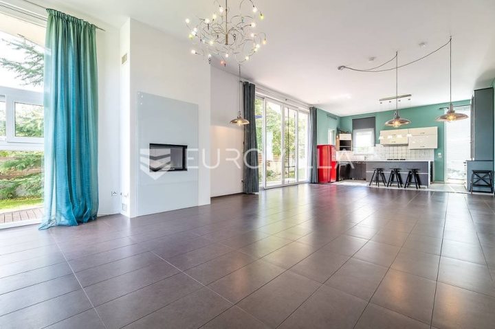 Casa da affittare 380 m² – Gornji Bukovac