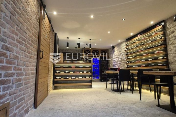 Kuća na prodaju 220 m² – Milna
